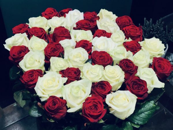 Bouquet roses blanches et rouges