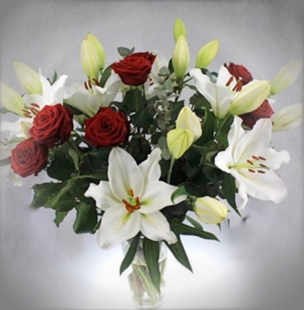 Bouquet roses rouges Lys blanc